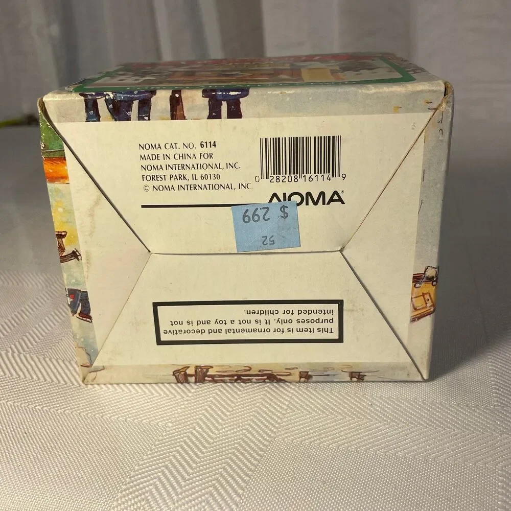 1990 NOMA Dickensville Porcelain Apple Stand #6114 Christmas Village Boxed